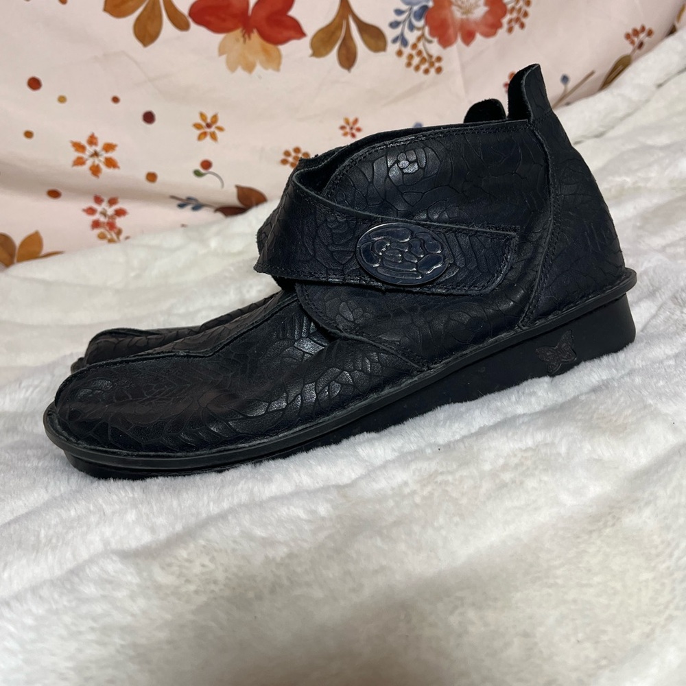 Alegria EU 41/ US 10.5 Caiti 586 Leaf Print Hook Loop Closure Ankle Goth Booties - Picture 2 of 15